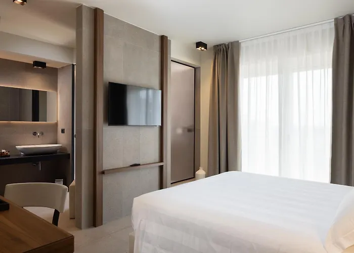 B21 Lifestyle Hotel 4*